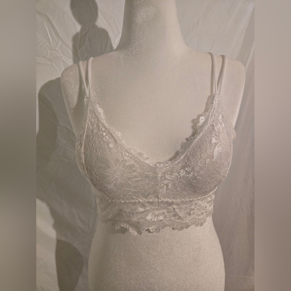 Elegant Lace Bralette in White